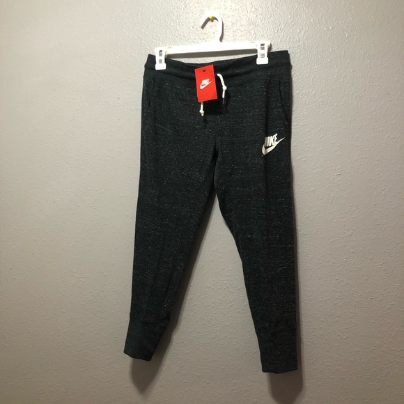 NWT Nike Gym Vintage Capris Size S - Picture 2 of 8